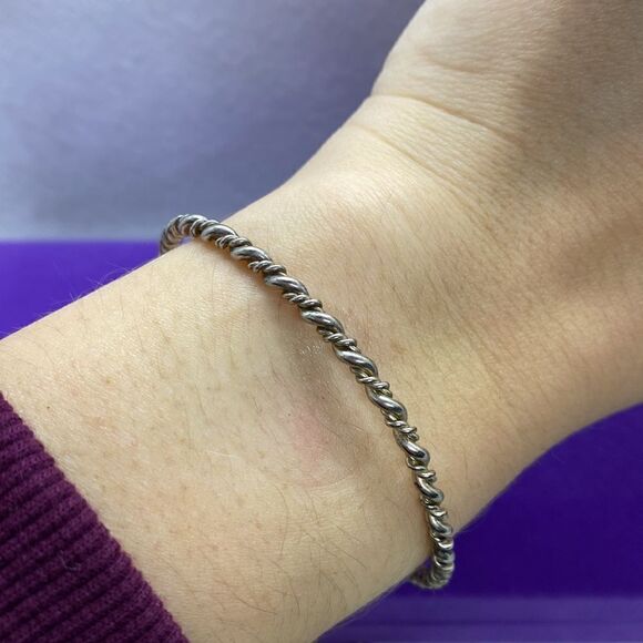 ⭐️ 💛 Sterling Silver Plated Vintage Twist Bangle - Picture 4 of 4